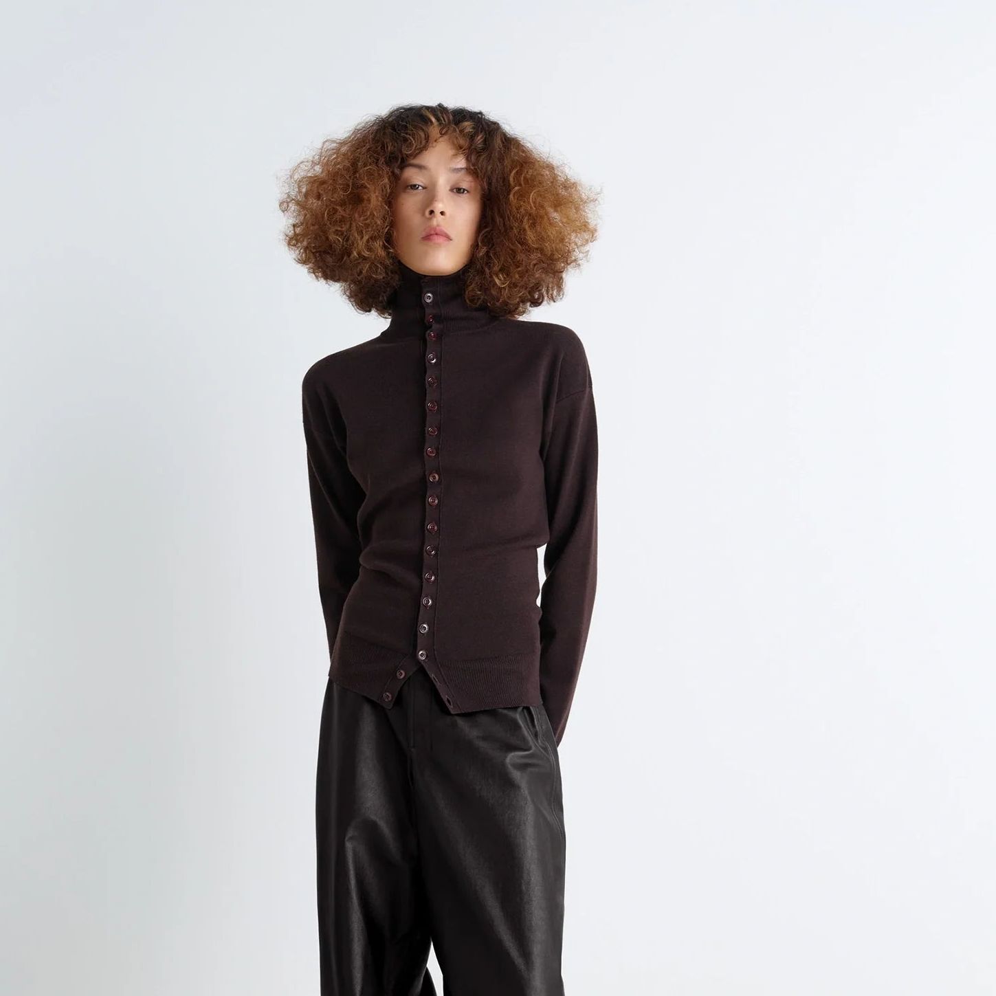 Buttoned fitted cardigan 