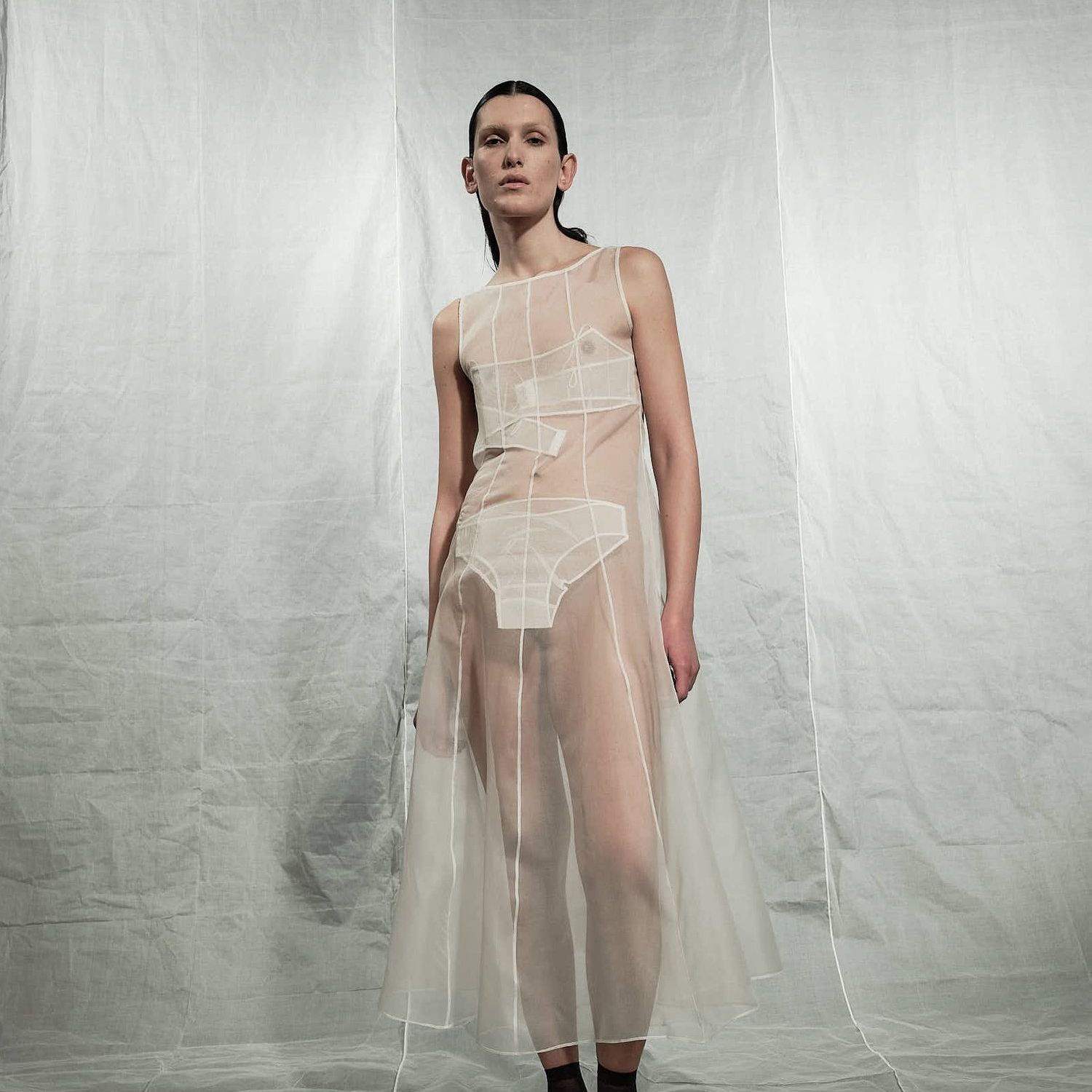 DRESS UNDERPINNINGS