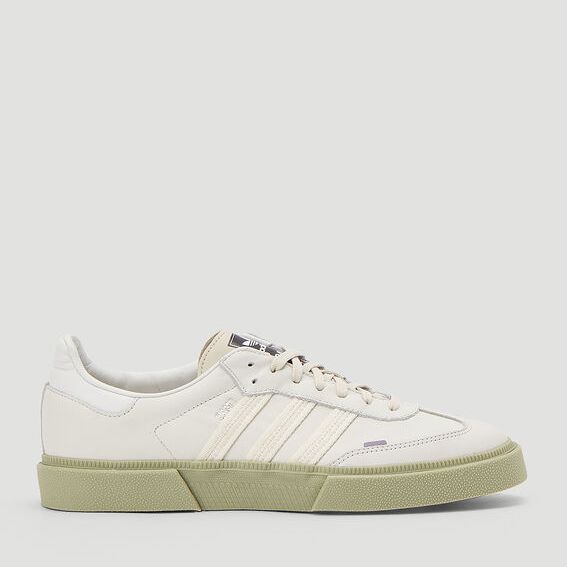 Type O-8 Sneakers