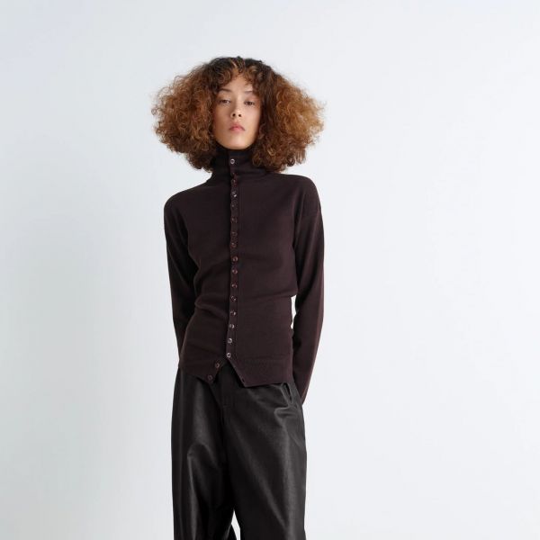 Buttoned fitted cardigan 