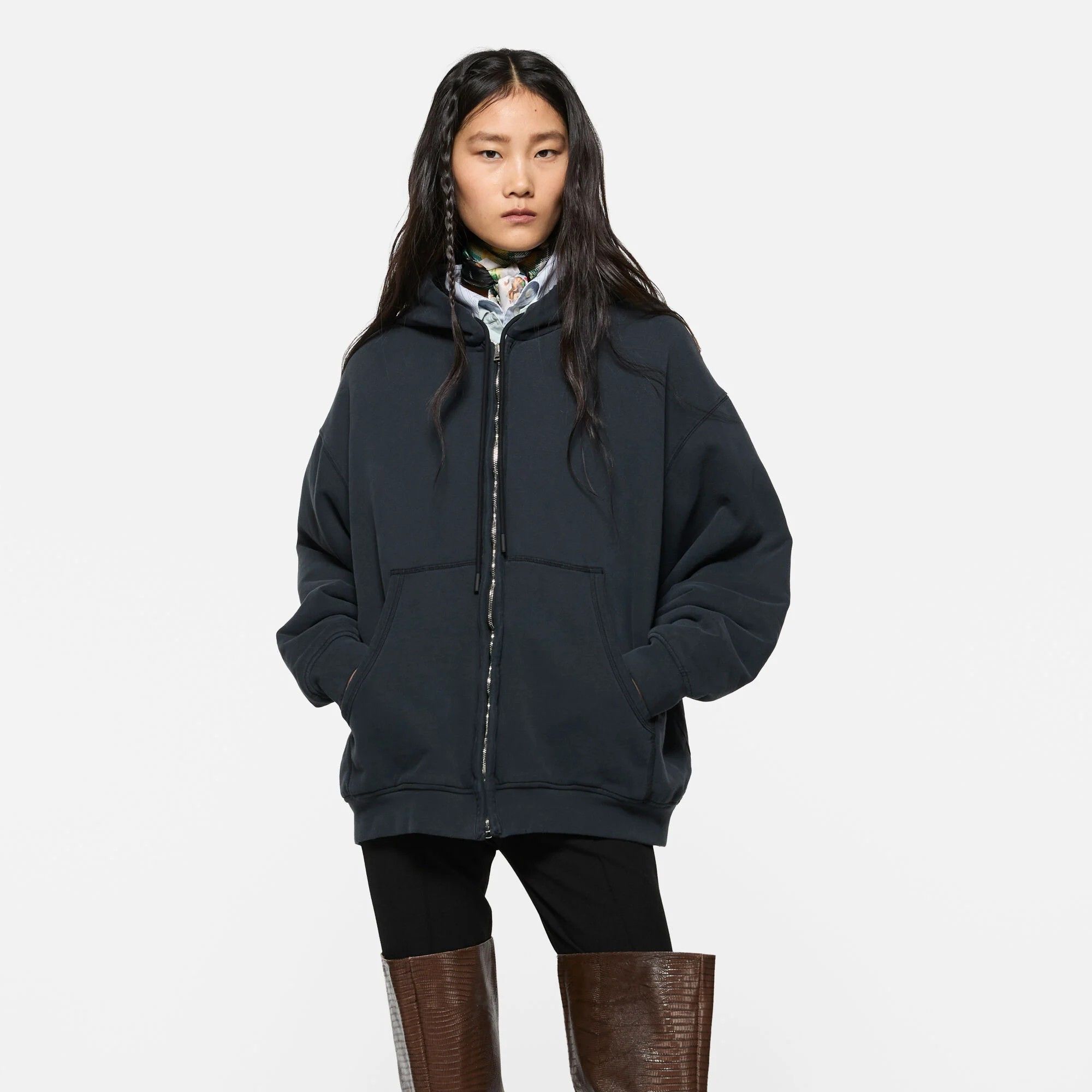 Pull zippé à capuche