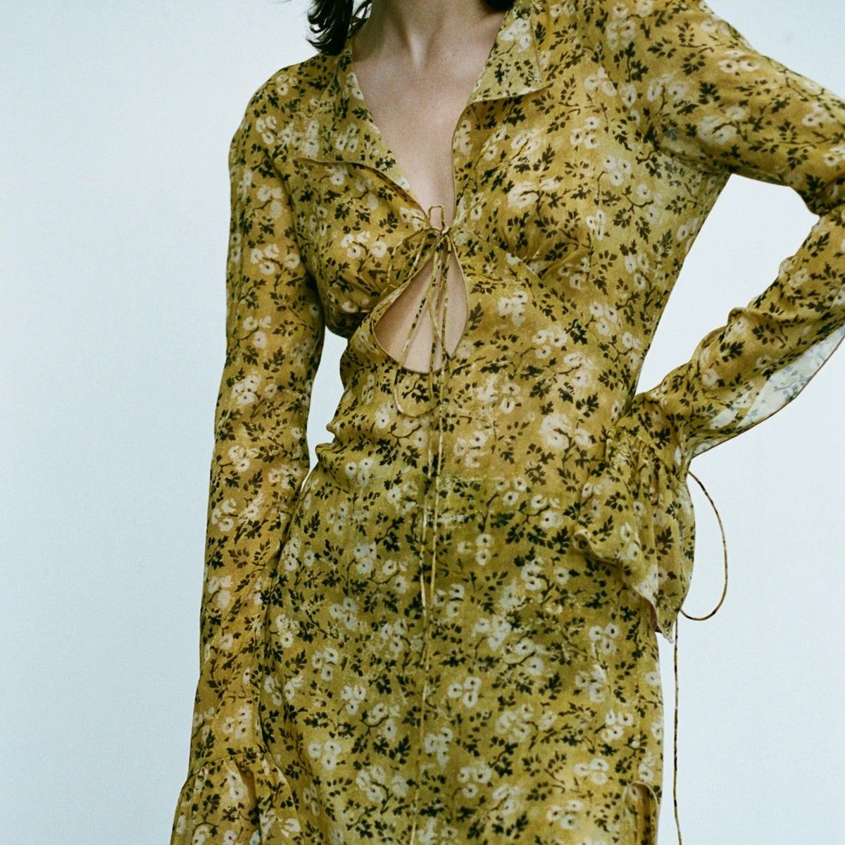 SERPENT DRESS WALL FLOWER